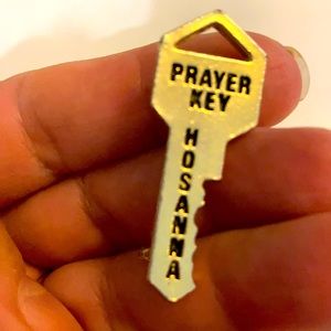 5/$25 Christian pin hosanna prayer key. Vintage